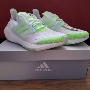 Adidas Ultraboost 22 Running Women's White Bliss Blue Volt GX5926 Size 10 NWT